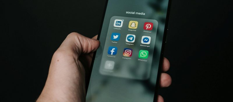 Social media_pexels-magnus-mueller